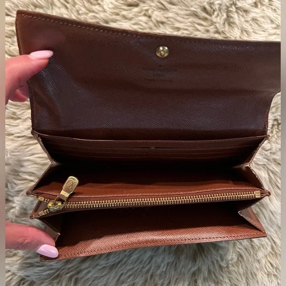 Authentic Louis Vuitton LV Monogram Sarah Long Wallet - Picture 3 of 9